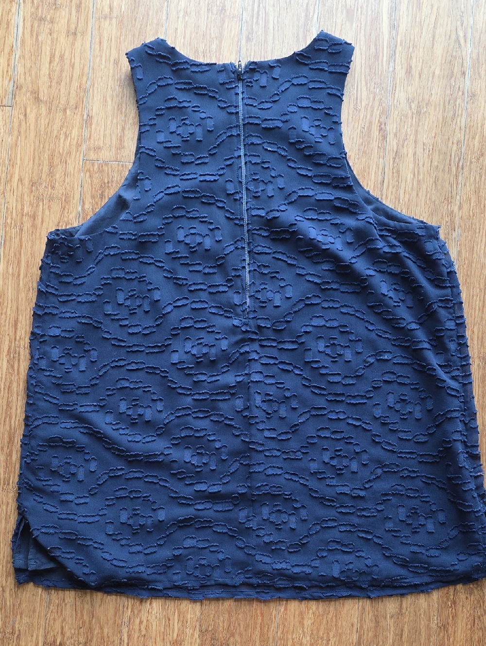 Halogen Textured Tank - Picture 2 of 3